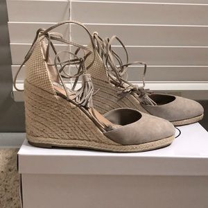 Steve Madden Taupe Wedges
